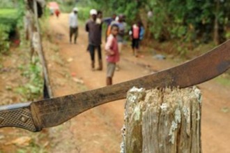Sénégal : Devant leurs 5 enfants, un Malien découpe son épouse sénégalaise à  la machette